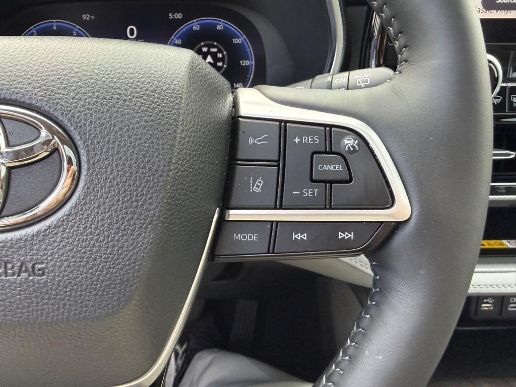 used 2024 Toyota Highlander car, priced at $50,777