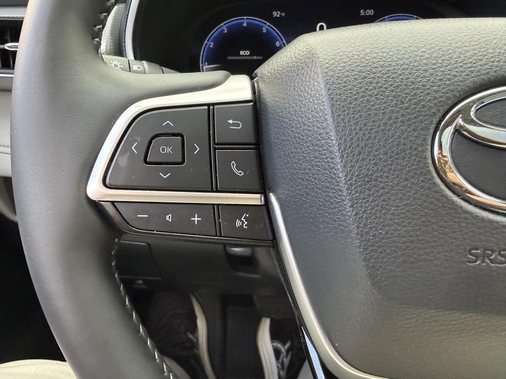 used 2024 Toyota Highlander car, priced at $50,777
