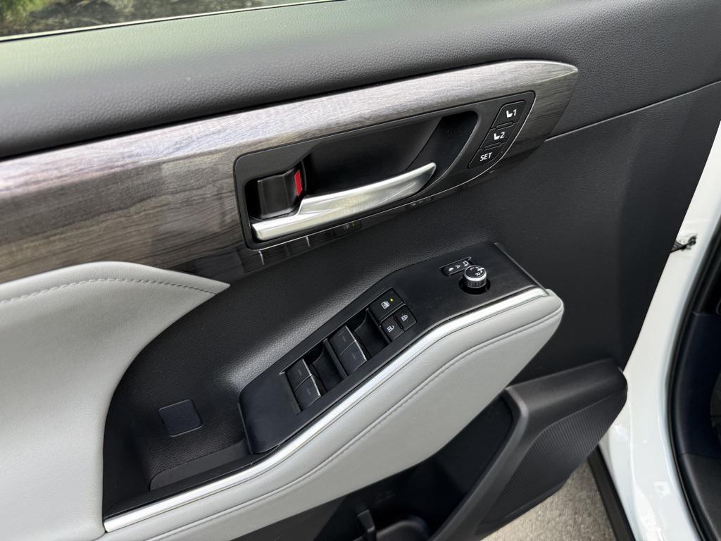 used 2024 Toyota Highlander car, priced at $50,777
