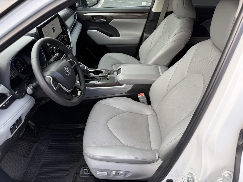 used 2024 Toyota Highlander car, priced at $50,777