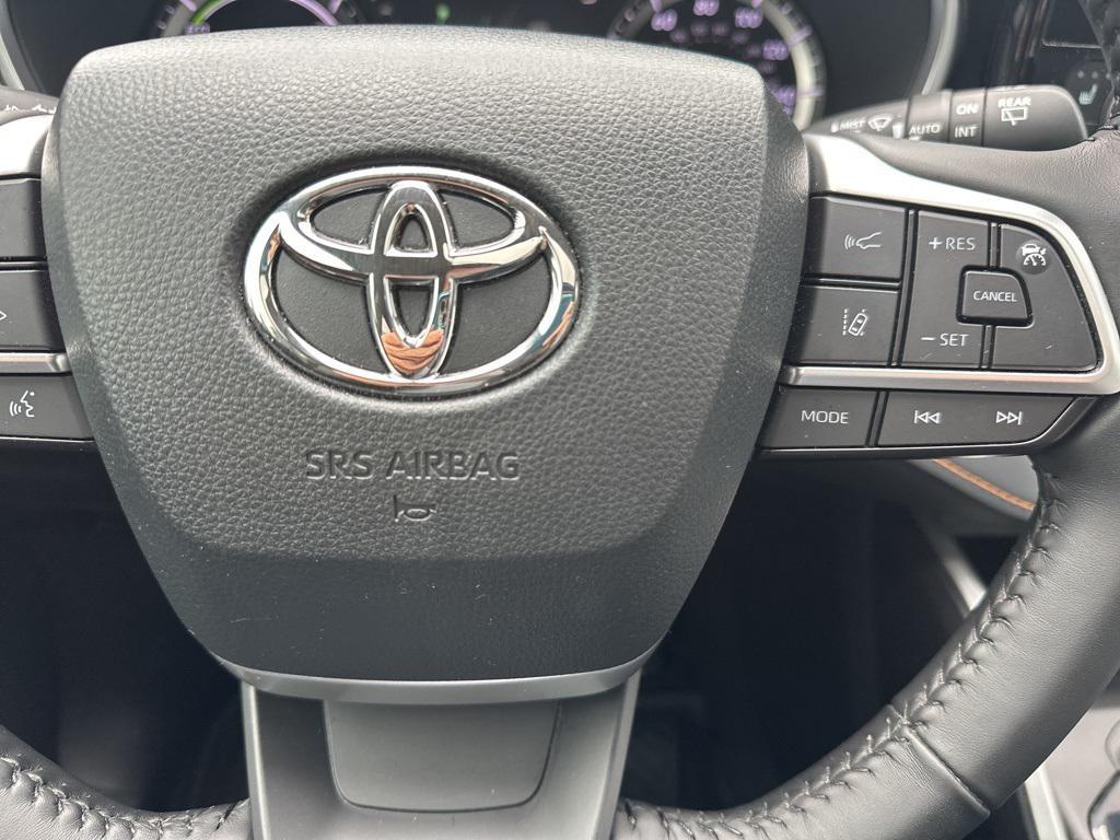 used 2023 Toyota Highlander Hybrid car, priced at $43,757