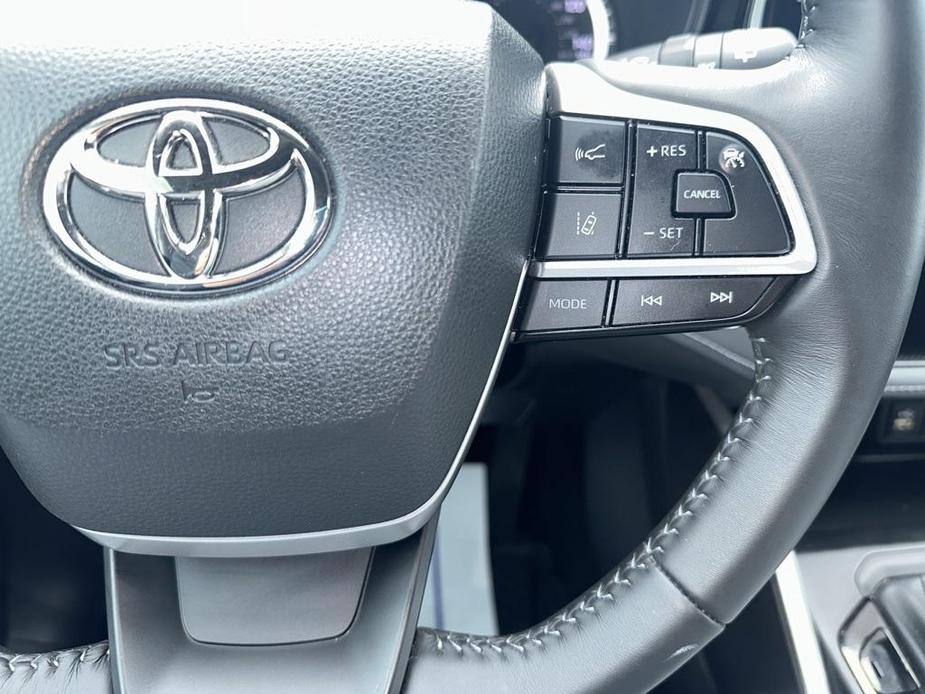 used 2023 Toyota Highlander Hybrid car, priced at $38,362