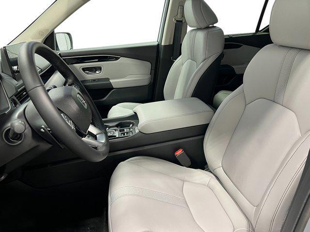 new 2025 Honda Pilot car, priced at $47,095