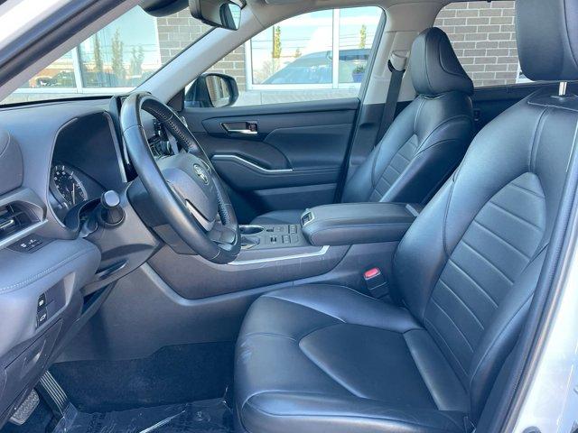 used 2022 Toyota Highlander car, priced at $31,322