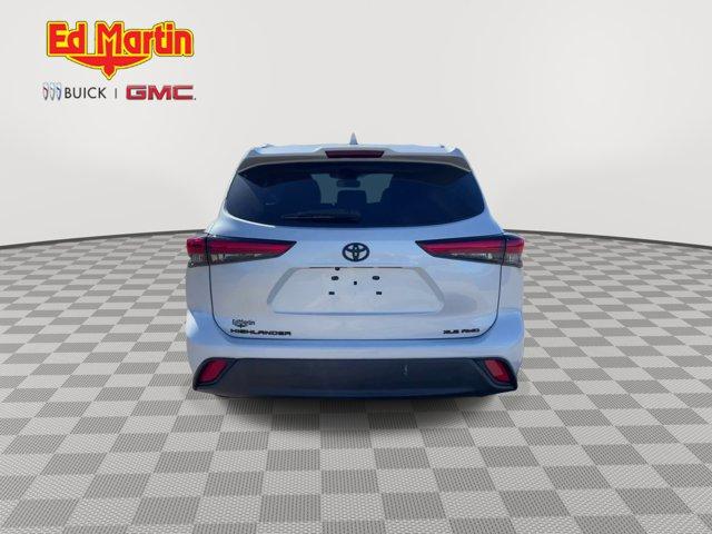 used 2022 Toyota Highlander car, priced at $31,322