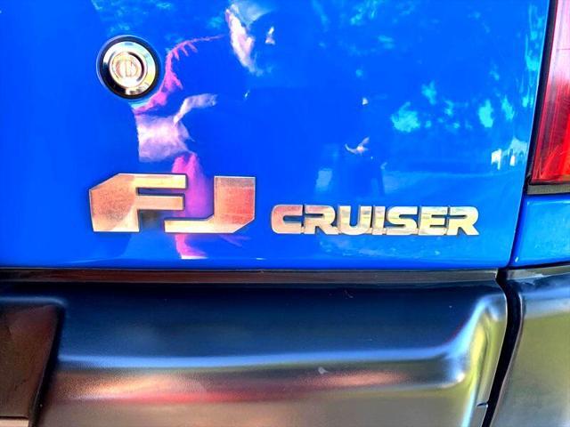 used 2007 Toyota FJ Cruiser car, priced at $8,900
