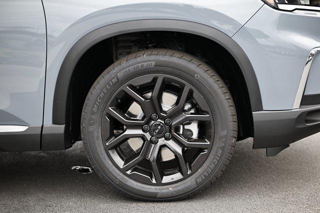 new 2025 Honda Pilot car, priced at $45,990