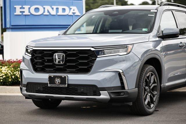 new 2025 Honda Pilot car, priced at $45,990