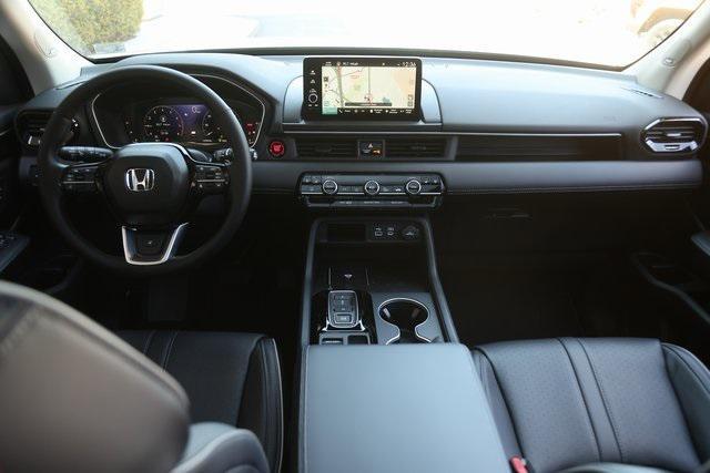 used 2025 Honda Pilot car, priced at $51,297