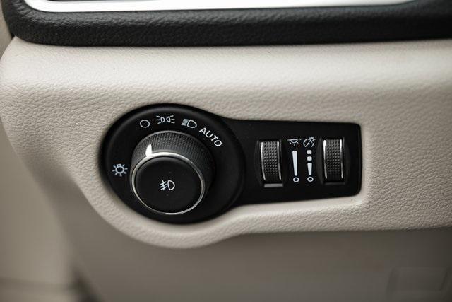 used 2021 Chrysler Pacifica Hybrid car, priced at $23,953