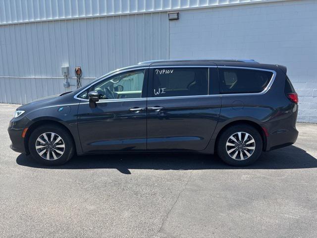 used 2021 Chrysler Pacifica Hybrid car, priced at $24,984