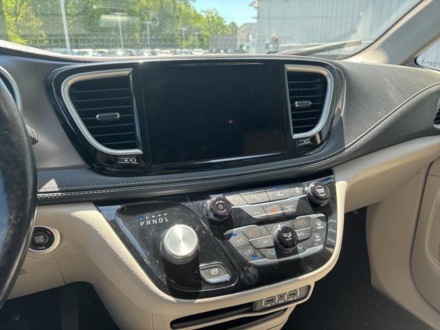 used 2021 Chrysler Pacifica Hybrid car, priced at $24,984