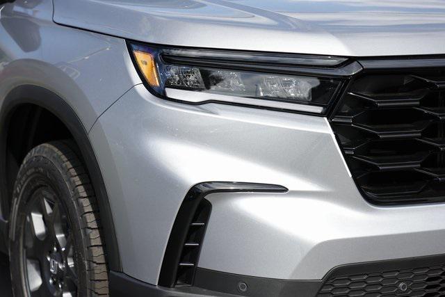 new 2025 Honda Pilot car, priced at $48,688