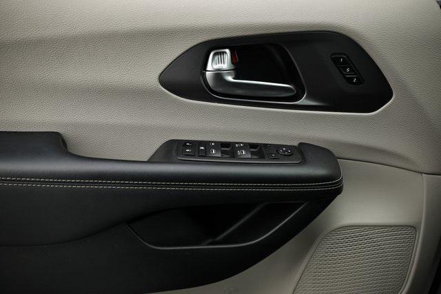 used 2023 Chrysler Pacifica car, priced at $23,554