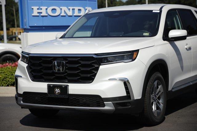 new 2025 Honda Pilot car, priced at $45,250