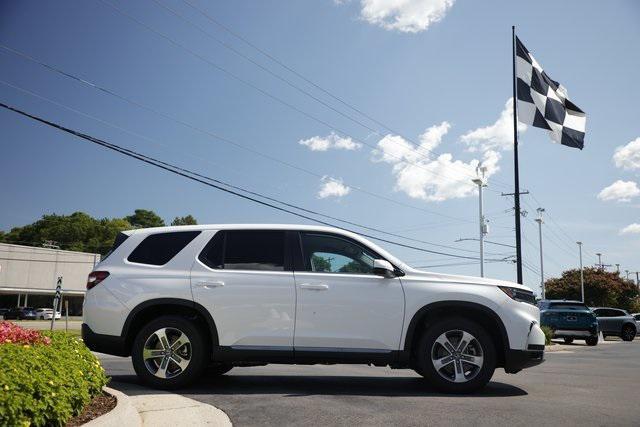 new 2025 Honda Pilot car, priced at $45,250