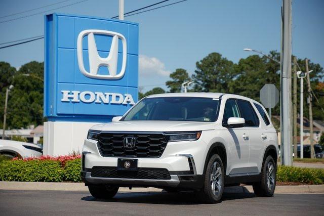 new 2025 Honda Pilot car, priced at $45,250