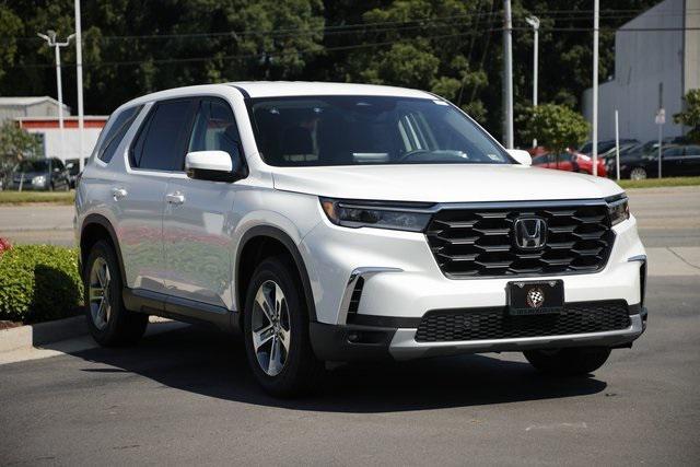 new 2025 Honda Pilot car, priced at $45,250