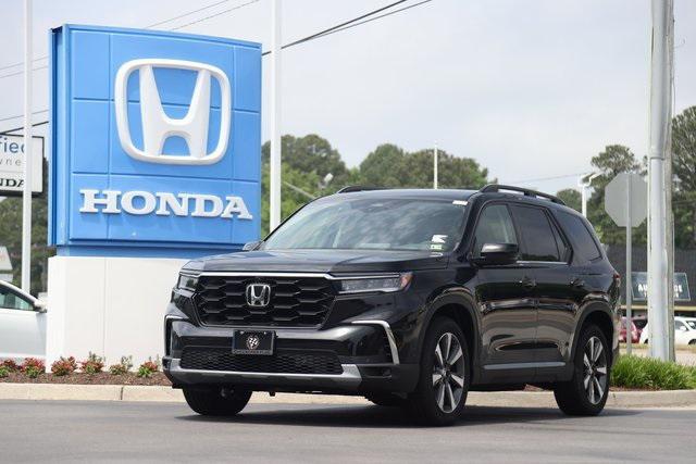 new 2025 Honda Pilot car, priced at $54,575