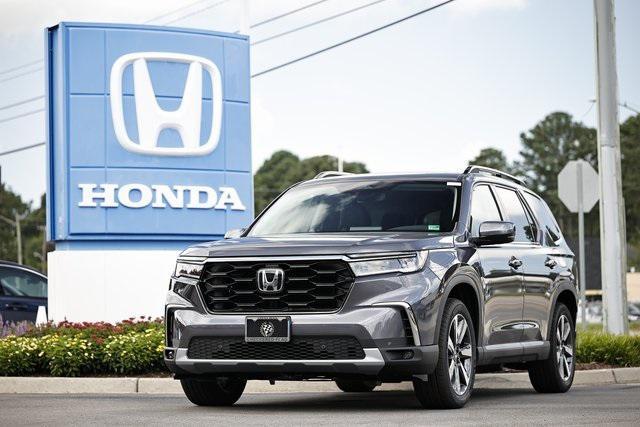 new 2025 Honda Pilot car, priced at $45,990
