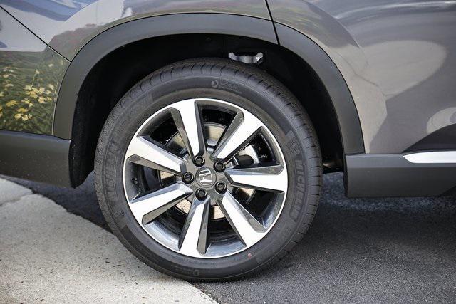 new 2025 Honda Pilot car, priced at $45,990