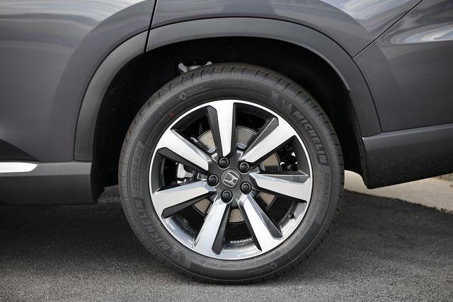 new 2025 Honda Pilot car, priced at $45,990