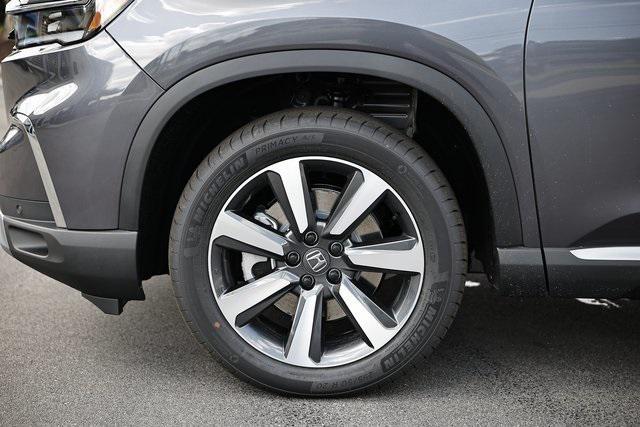 new 2025 Honda Pilot car, priced at $45,990