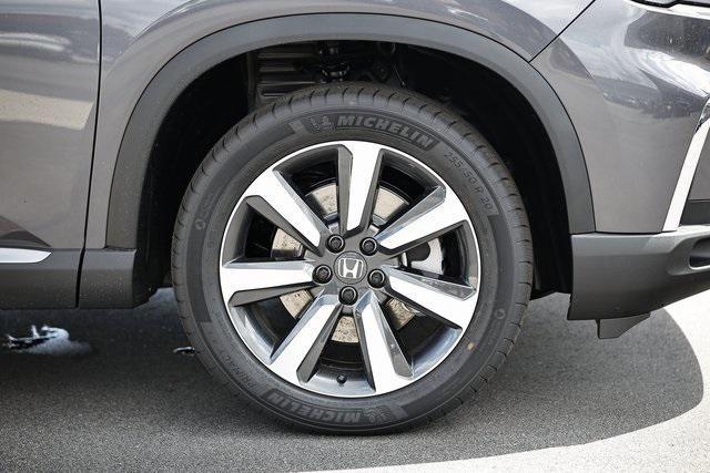 new 2025 Honda Pilot car, priced at $45,990