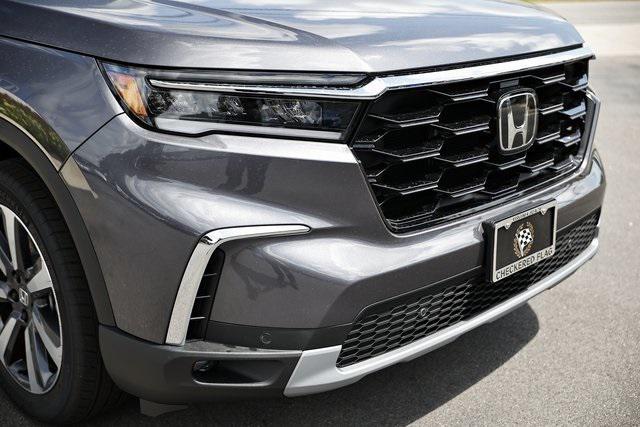 new 2025 Honda Pilot car, priced at $45,990