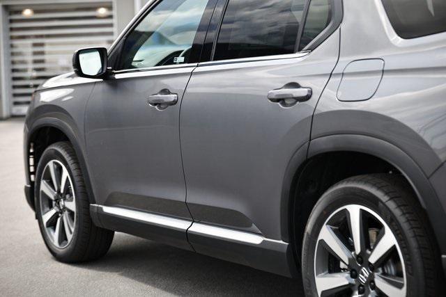 new 2025 Honda Pilot car, priced at $45,990