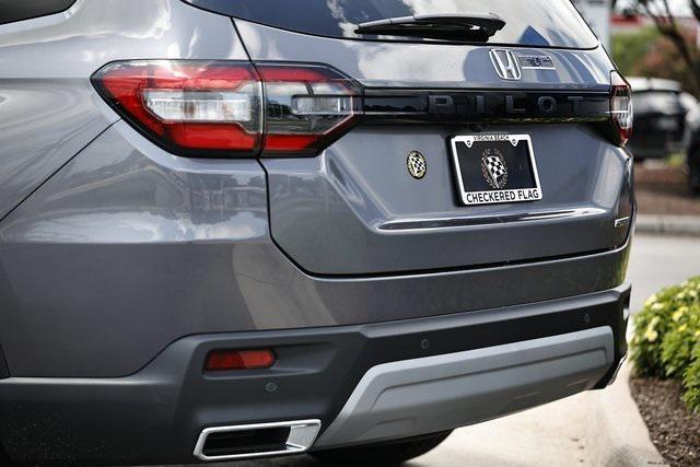 new 2025 Honda Pilot car, priced at $45,990