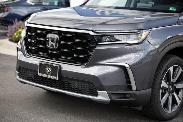 new 2025 Honda Pilot car, priced at $45,990