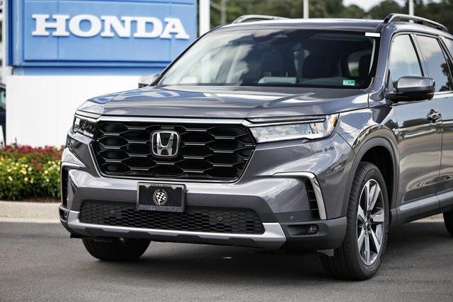 new 2025 Honda Pilot car, priced at $45,990
