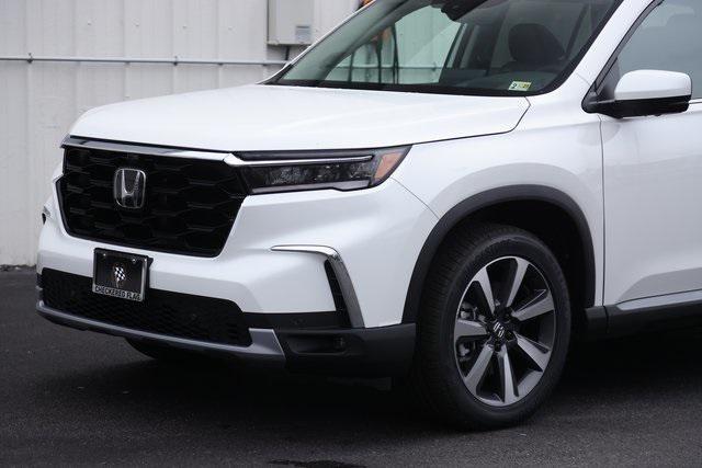 new 2025 Honda Pilot car, priced at $52,150