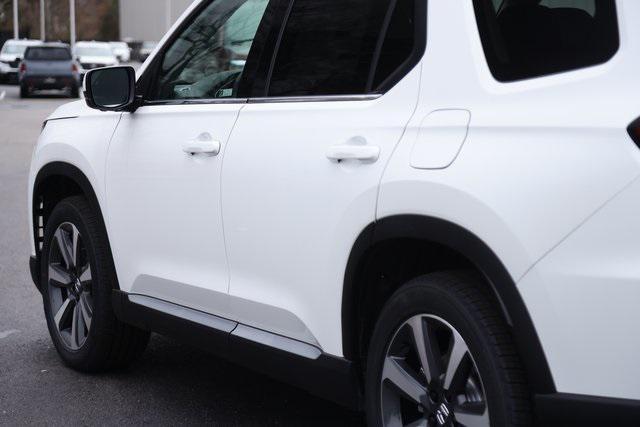 new 2025 Honda Pilot car, priced at $52,150