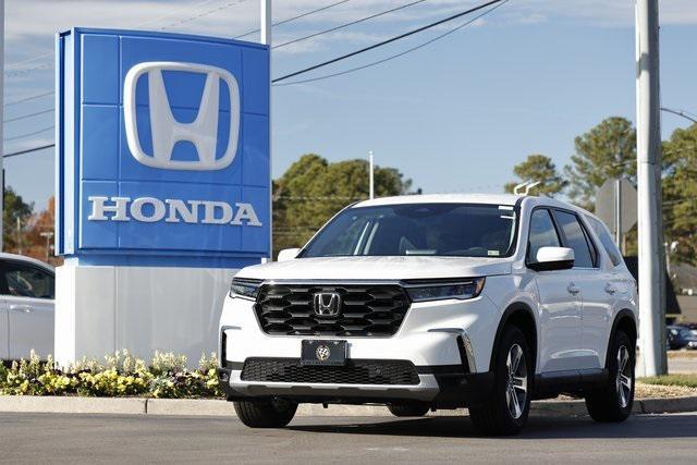 new 2025 Honda Pilot car, priced at $44,190