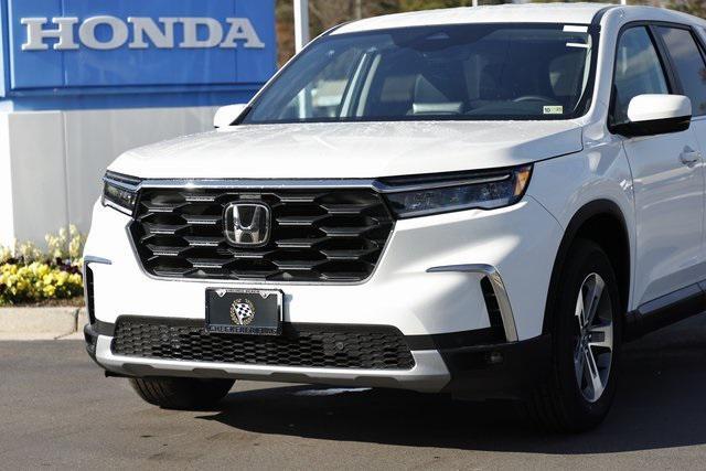 new 2025 Honda Pilot car, priced at $44,290