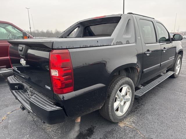 used 2007 Chevrolet Avalanche car, priced at $7,199