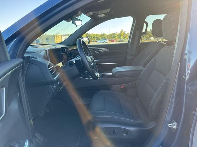 used 2025 Chevrolet Traverse car, priced at $39,276