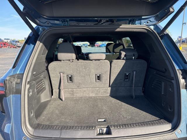 used 2025 Chevrolet Traverse car, priced at $39,276