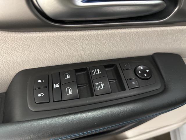 used 2021 Chrysler Pacifica car, priced at $28,862