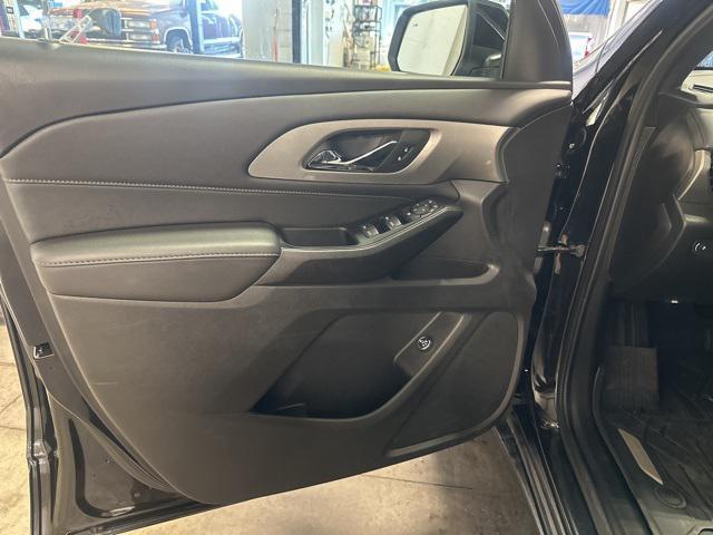 used 2023 Chevrolet Traverse car, priced at $29,699