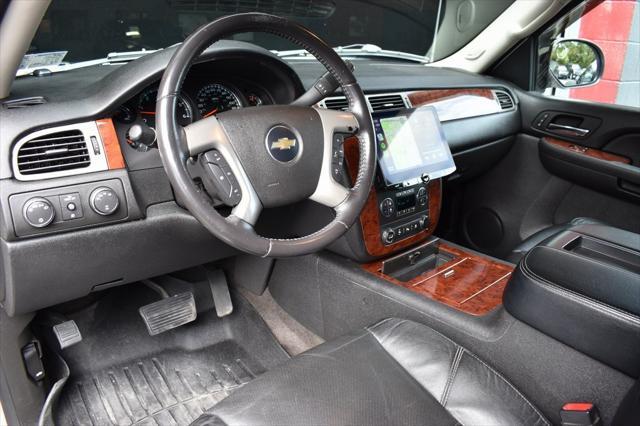 used 2009 Chevrolet Avalanche car, priced at $14,990
