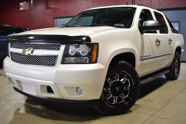 used 2009 Chevrolet Avalanche car, priced at $15,990