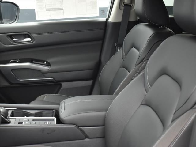 new 2025 Nissan Pathfinder car, priced at $41,999