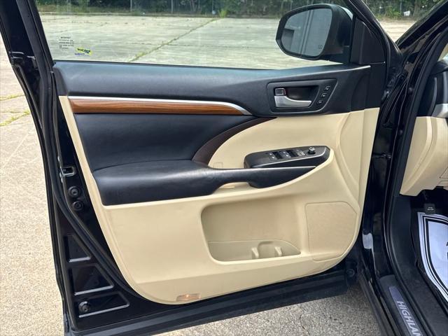 used 2017 Toyota Highlander car, priced at $24,439