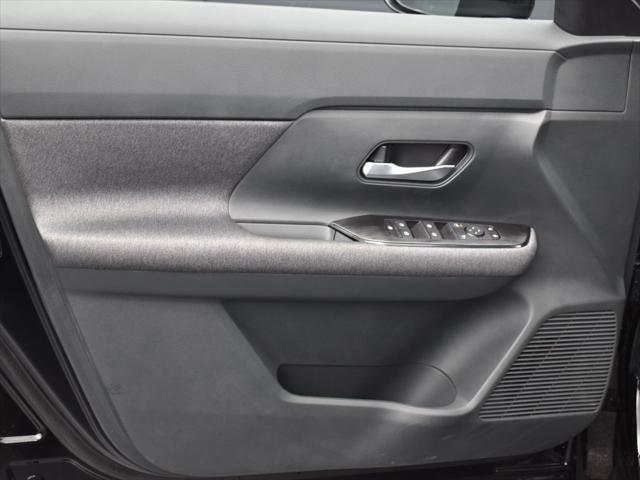 new 2025 Nissan Kicks car, priced at $25,347