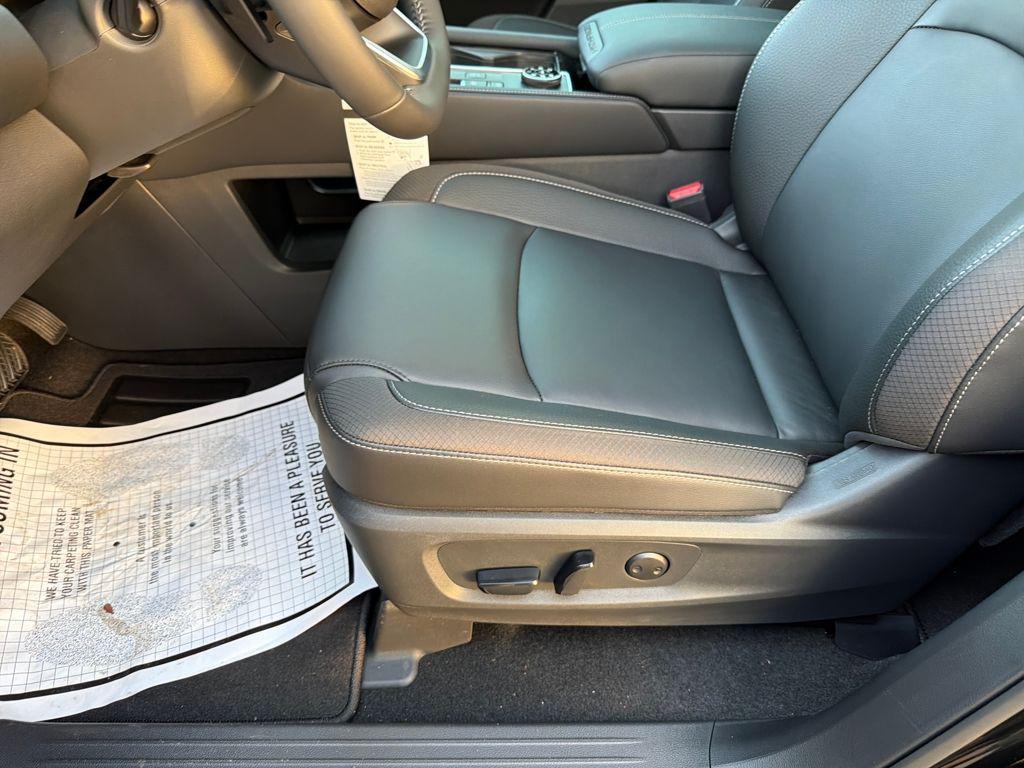 new 2025 Nissan Pathfinder car, priced at $42,499