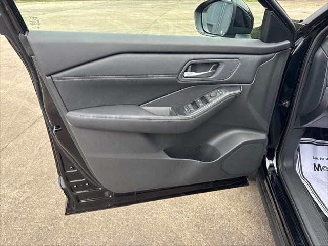 new 2025 Nissan Rogue car, priced at $29,997