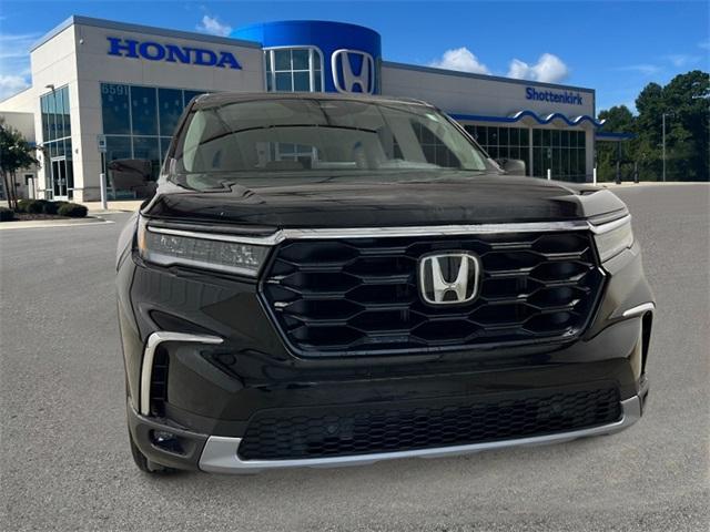 new 2025 Honda Pilot car, priced at $47,745